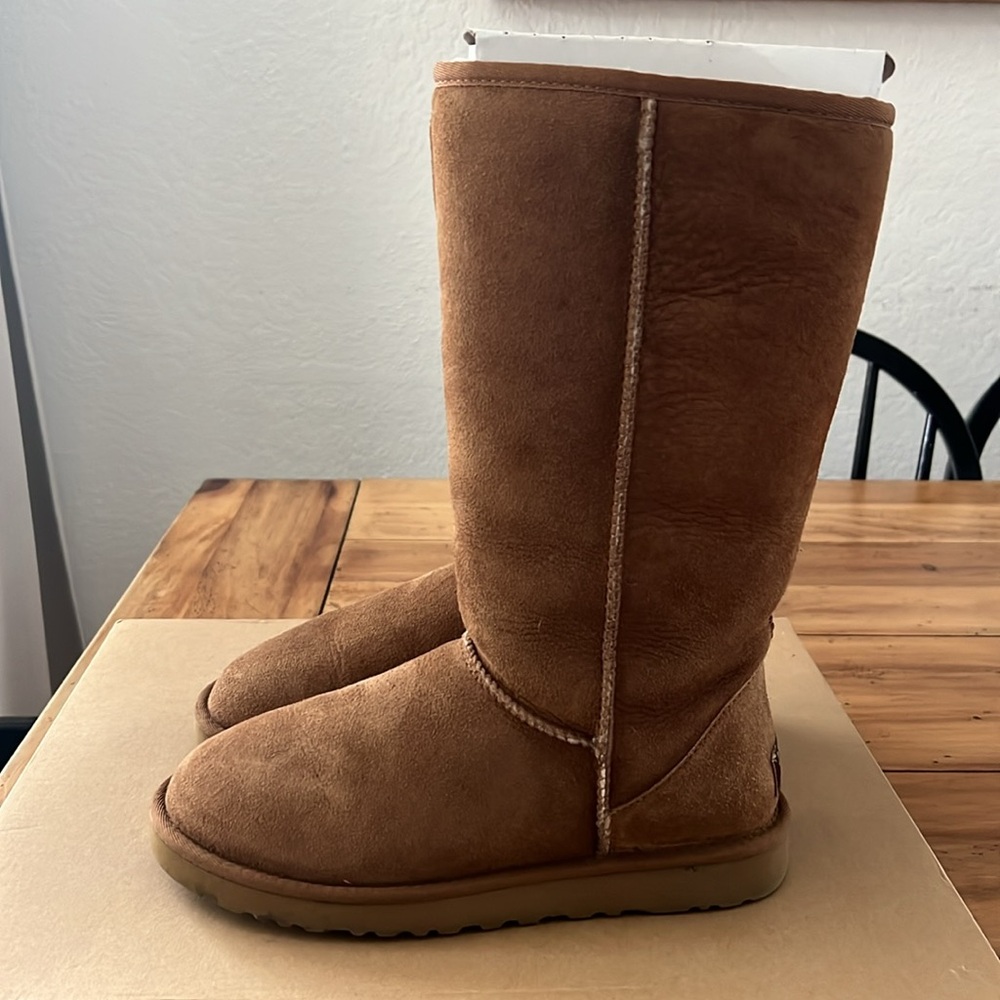UGG Classic Tall boot size 7 - Picture 4 of 17